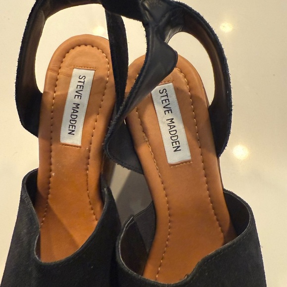 Steve Madden Black Wedge Sandals - Picture 6 of 8